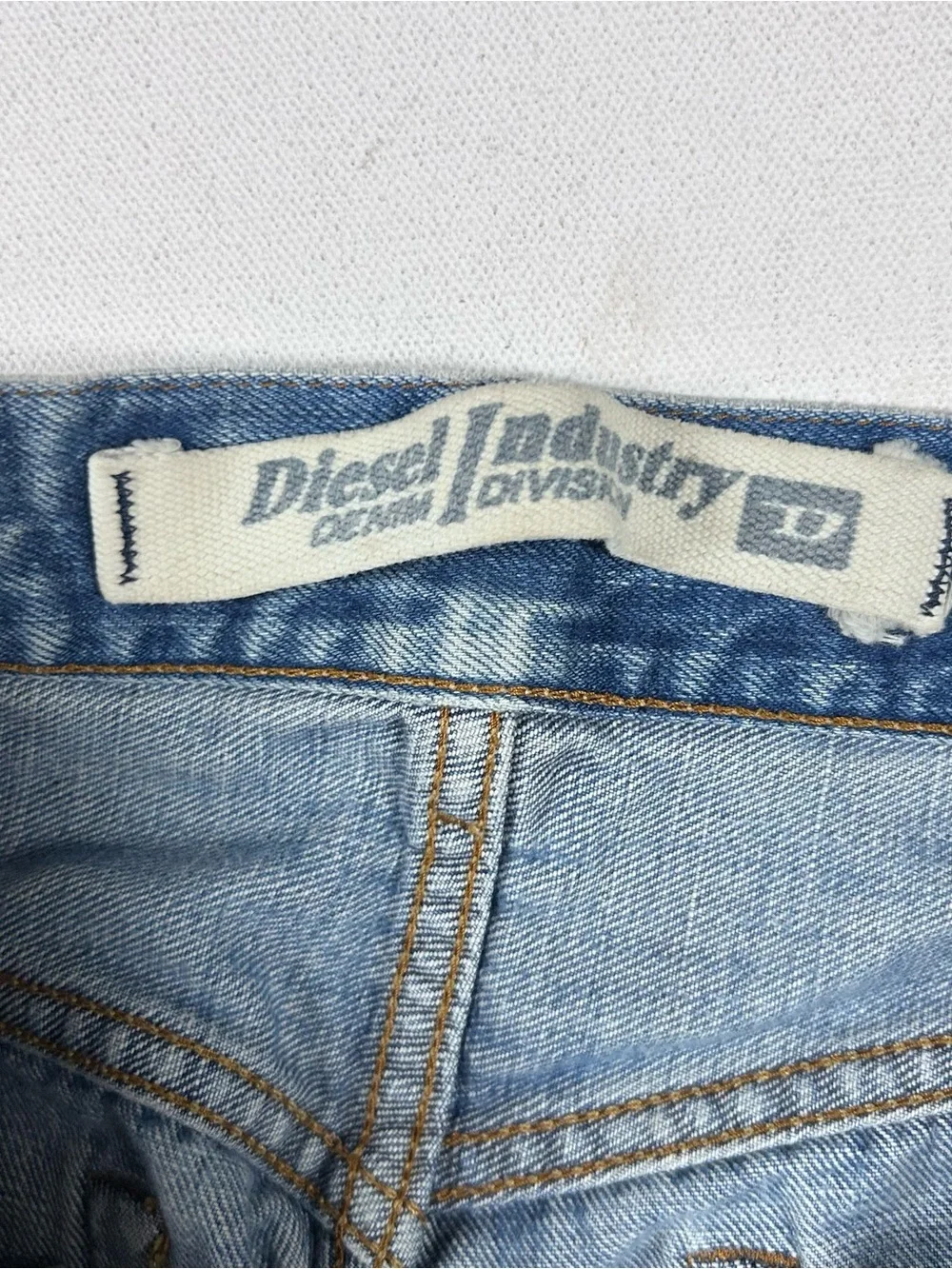 Diesel Jeans Mens 32x32 Blue Light Wash Straight Leg Made Italy Y2K Type RR55